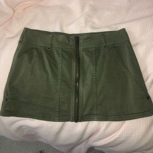 dark green zip up mini skirt - perfect condition